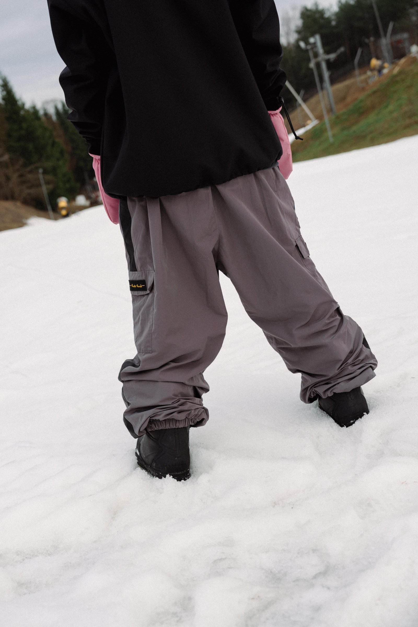 GREY BAGGY HH PANTS - Image 4